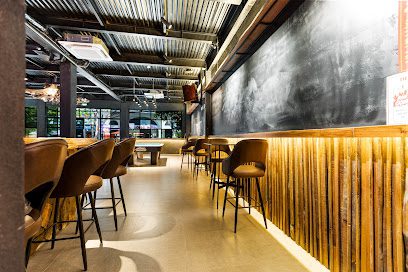 Hybrid Sports Lounge: Watch | Play | Dine — фото 1